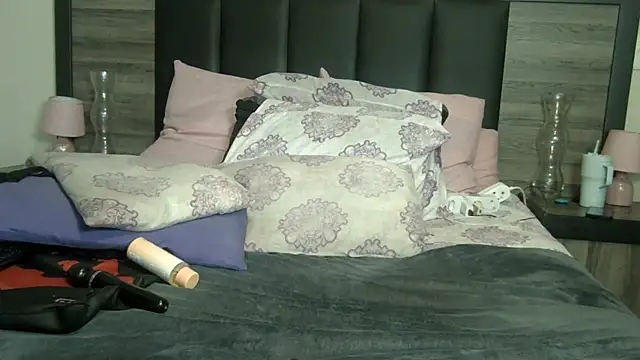 Snapshot of BigButt-MomJ75 chatting on 02-08-26, 11:35 BigButt-MomJ75 online show from 02-08-26, 11:35