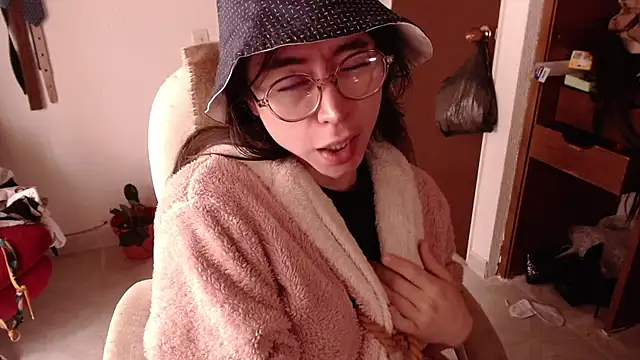 emily pearl  online show from 10-28-25, 01:47