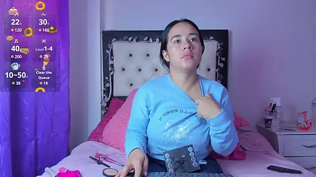 Veeronica Smith online show from 02-14-25, 01:29