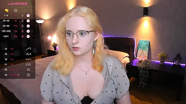 Snapshot of Aemilia_ chatting on 01-24-25, 12:31 Aemilia online show from 01-24-25, 12:31