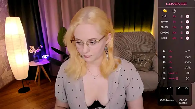 Snapshot of Aemilia_ chatting on 01-25-25, 12:16 Aemilia online show from 01-25-25, 12:16