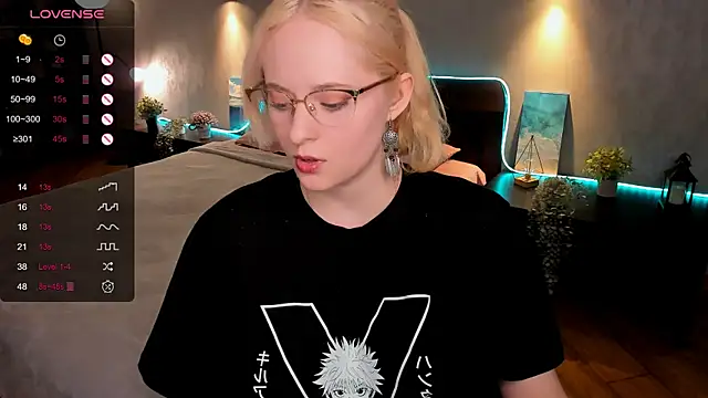 Snapshot of Aemilia_ chatting on 02-06-25, 12:16 Aemilia online show from 02-06-25, 12:16