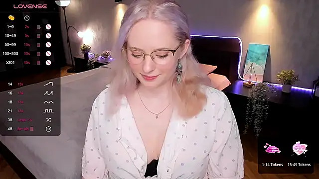 Snapshot of Aemilia_ chatting on 02-09-25, 07:27 Aemilia online show from 02-09-25, 07:27