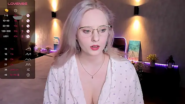 Snapshot of Aemilia_ chatting on 02-11-25, 09:09 Aemilia online show from 02-11-25, 09:09