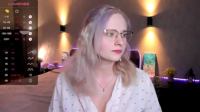 Snapshot of Aemilia_ chatting on 02-12-25, 09:10 Aemilia online show from 02-12-25, 09:10