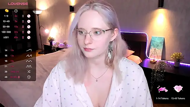 Snapshot of Aemilia_ chatting on 02-12-25, 12:12 Aemilia online show from 02-12-25, 12:12