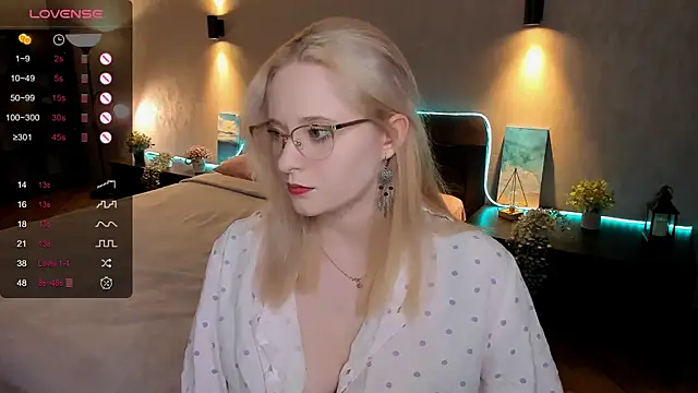 Snapshot of Aemilia_ chatting on 02-14-25, 02:18 Aemilia online show from 02-14-25, 02:18