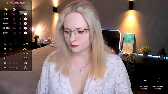 Snapshot of Aemilia_ chatting on 02-15-25, 09:27 Aemilia online show from 02-15-25, 09:27