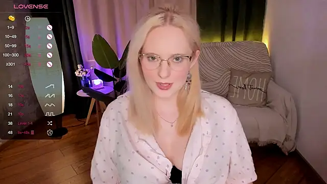 Snapshot of Aemilia_ chatting on 02-16-25, 09:04 Aemilia online show from 02-16-25, 09:04