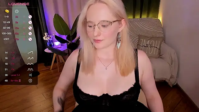 Snapshot of Aemilia_ chatting on 02-16-25, 12:10 Aemilia online show from 02-16-25, 12:10