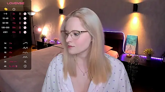 Snapshot of Aemilia_ chatting on 02-18-25, 09:32 Aemilia online show from 02-18-25, 09:32