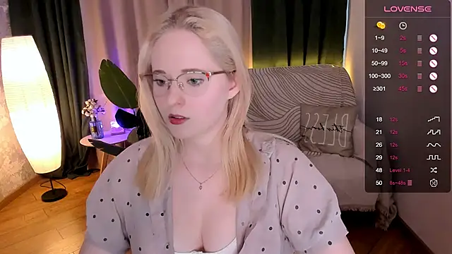 Snapshot of Aemilia_ chatting on 03-04-25, 08:57 Aemilia online show from 03-04-25, 08:57