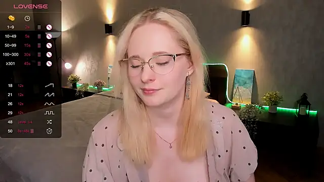 Snapshot of Aemilia_ chatting on 03-08-25, 01:57 Aemilia online show from 03-08-25, 01:57