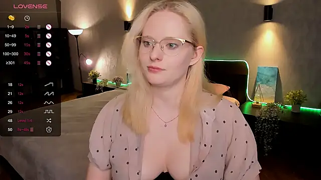 Snapshot of Aemilia_ chatting on 03-09-25, 02:10 Aemilia online show from 03-09-25, 02:10