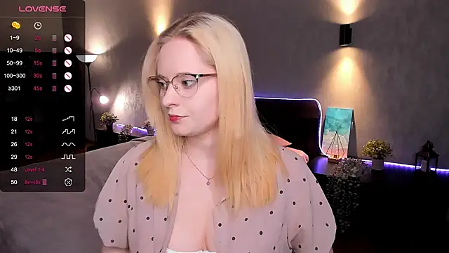 Snapshot of Aemilia_ chatting on 03-16-25, 08:32 Aemilia online show from 03-16-25, 08:32