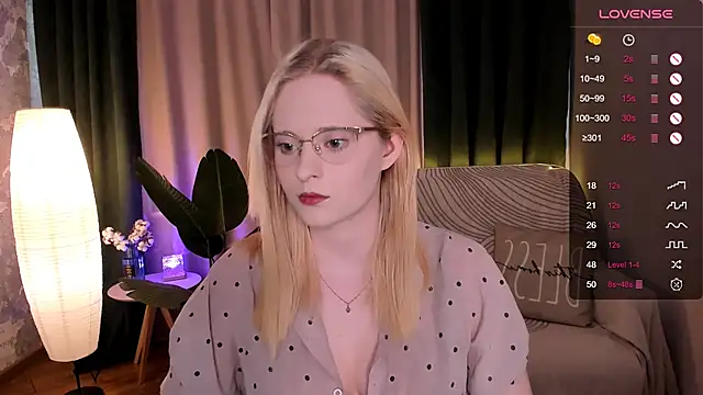 Snapshot of Aemilia_ chatting on 03-19-25, 08:45 Aemilia online show from 03-19-25, 08:45