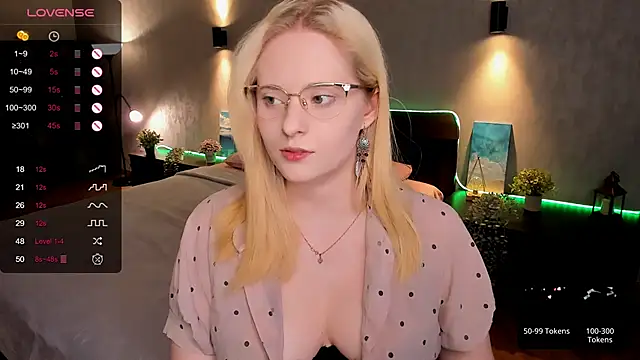 Snapshot of Aemilia_ chatting on 03-22-25, 05:28 Aemilia online show from 03-22-25, 05:28