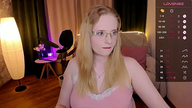 Snapshot of Aemilia_ chatting on 09-14-25, 02:00 Aemilia online show from 09-14-25, 02:00