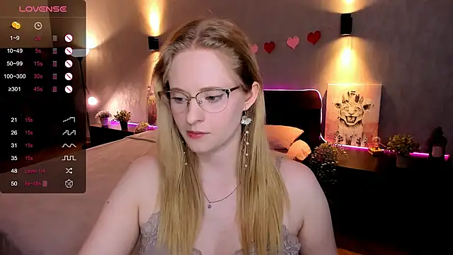 Snapshot of Aemilia_ chatting on 09-18-25, 08:38 Aemilia online show from 09-18-25, 08:38