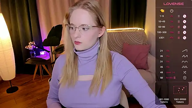 Snapshot of Aemilia_ chatting on 09-19-25, 08:27 Aemilia online show from 09-19-25, 08:27