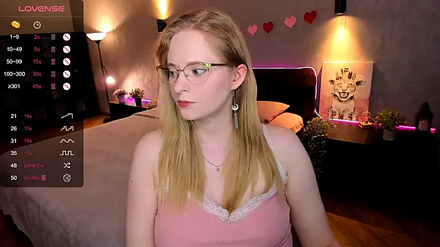 Snapshot of Aemilia_ chatting on 09-21-25, 06:15 Aemilia online show from 09-21-25, 06:15