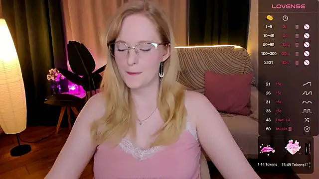 Snapshot of Aemilia_ chatting on 09-23-25, 08:39 Aemilia online show from 09-23-25, 08:39