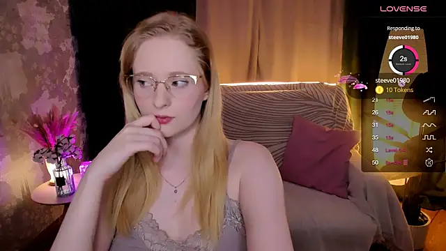 Snapshot of Aemilia_ chatting on 10-05-25, 06:12 Aemilia online show from 10-05-25, 06:12