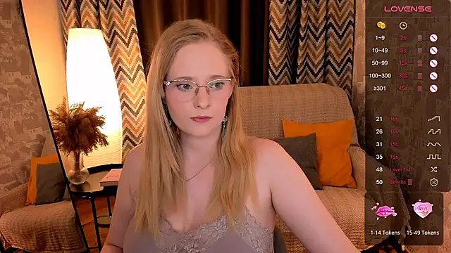 Snapshot of Aemilia_ chatting on 10-06-25, 08:23 Aemilia online show from 10-06-25, 08:23