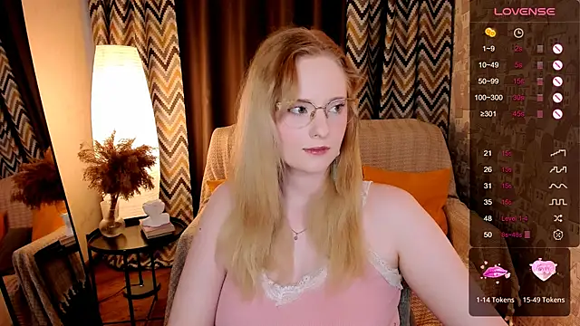 Snapshot of Aemilia_ chatting on 10-16-25, 08:15 Aemilia online show from 10-16-25, 08:15