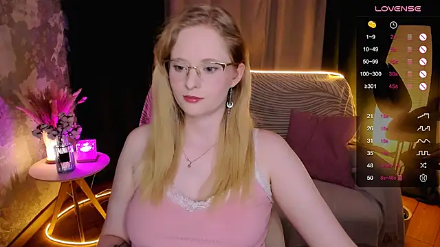 Snapshot of Aemilia_ chatting on 10-19-25, 06:14 Aemilia online show from 10-19-25, 06:14