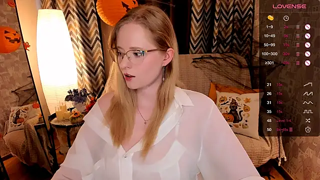 Snapshot of Aemilia_ chatting on 10-21-25, 08:15 Aemilia online show from 10-21-25, 08:15