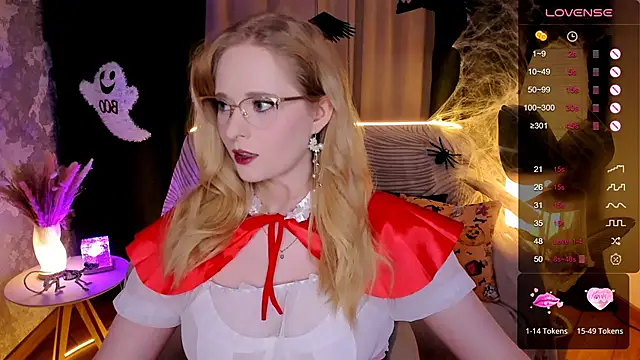 Snapshot of Aemilia_ chatting on 10-24-25, 08:33 Aemilia online show from 10-24-25, 08:33