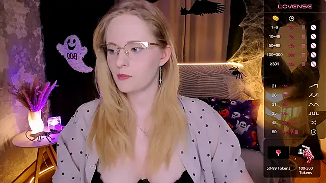 Snapshot of Aemilia_ chatting on 10-27-25, 08:40 Aemilia online show from 10-27-25, 08:40