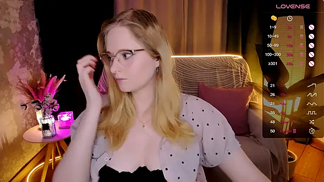 Snapshot of Aemilia_ chatting on 11-04-25, 08:35 Aemilia online show from 11-04-25, 08:35