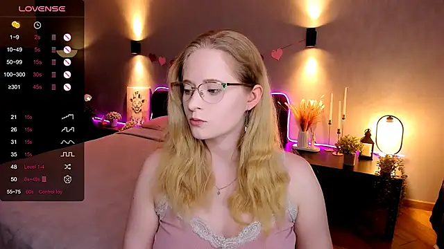 Snapshot of Aemilia_ chatting on 11-17-25, 08:20 Aemilia online show from 11-17-25, 08:20