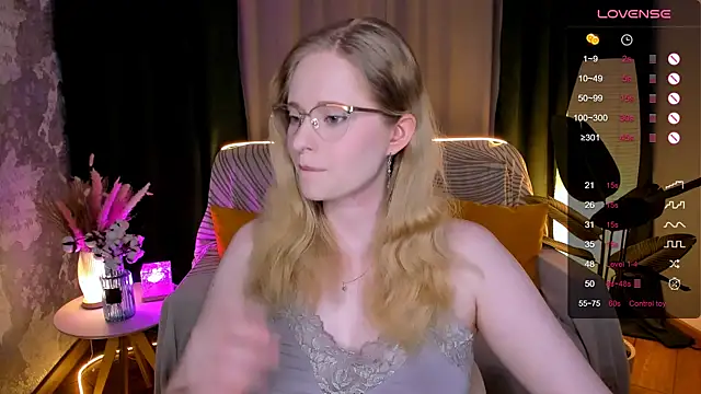 Snapshot of Aemilia_ chatting on 11-19-25, 08:25 Aemilia online show from 11-19-25, 08:25