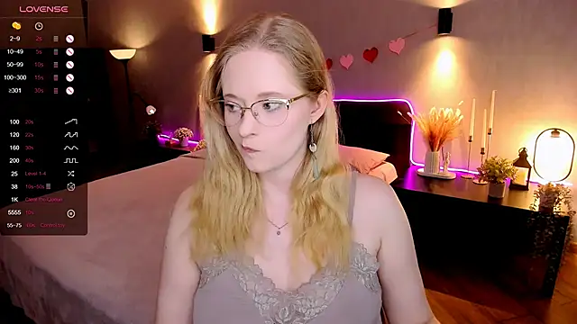 Snapshot of Aemilia_ chatting on 11-20-25, 08:25 Aemilia online show from 11-20-25, 08:25