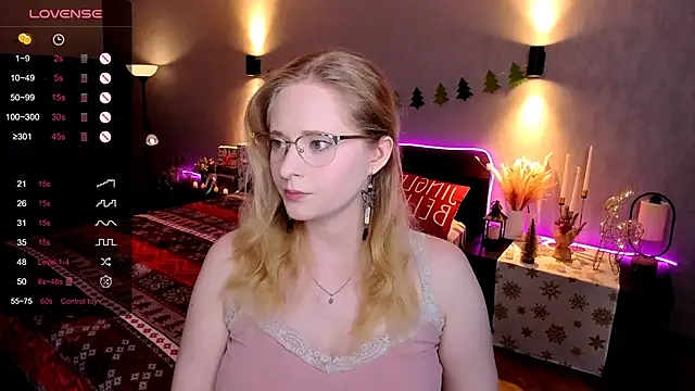 Snapshot of Aemilia_ chatting on 12-14-25, 06:08 Aemilia online show from 12-14-25, 06:08