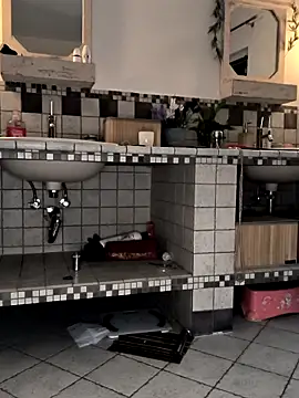 Linalicious online show from 02-27-25, 01:49