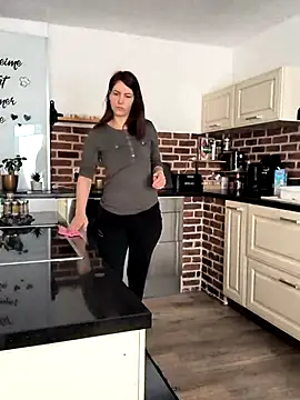 Linalicious online show from 03-03-25, 07:21