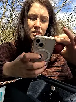 Linalicious online show from 04-24-26, 11:56