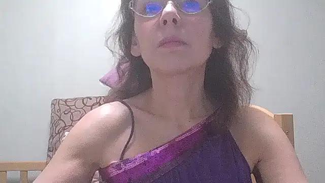 HollyJewel online show from 01-15-25, 04:21