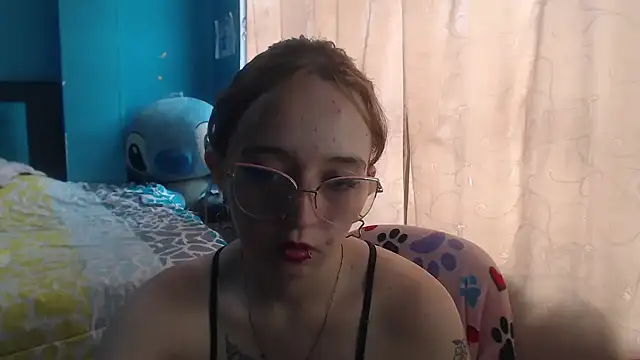 Liaroberts1 online show from 01-27-25, 06:20