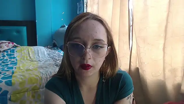 Liaroberts1 online show from 02-01-25, 06:08