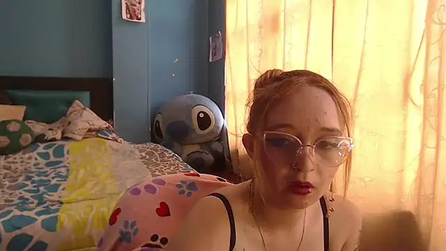 Liaroberts1 online show from 02-05-25, 03:09