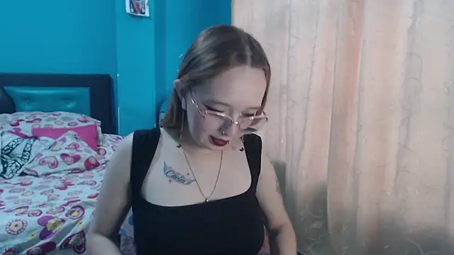 Liaroberts1 online show from 02-22-25, 12:08