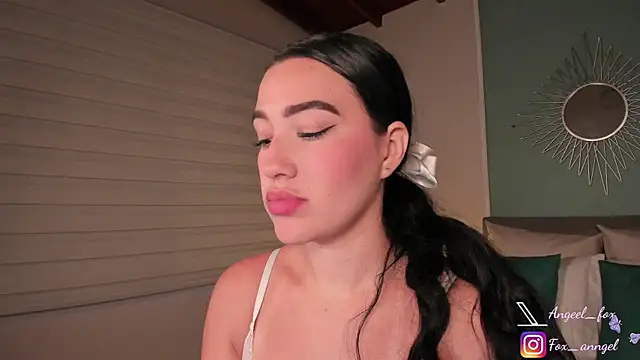 Snapshot of angeel_fox chatting on 12-27-24, 11:28 angeel fox online show from 12-27-24, 11:28