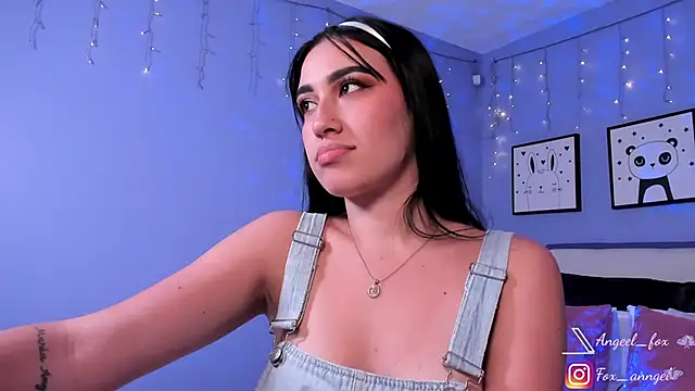 Snapshot of angeel_fox chatting on 01-15-25, 06:22 angeel fox online show from 01-15-25, 06:22