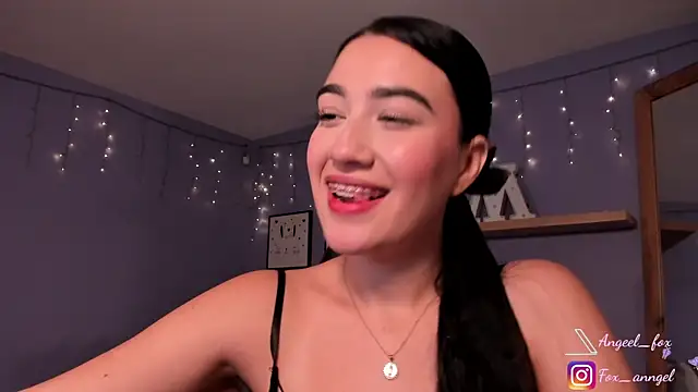 Snapshot of angeel_fox chatting on 01-21-25, 02:33 angeel fox online show from 01-21-25, 02:33