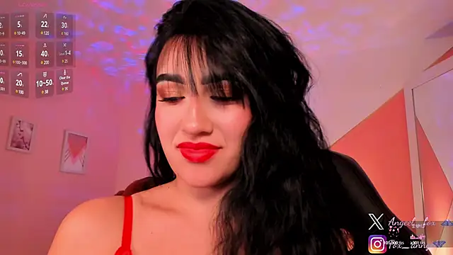 Snapshot of angeel_fox chatting on 02-19-25, 05:05 angeel fox online show from 02-19-25, 05:05